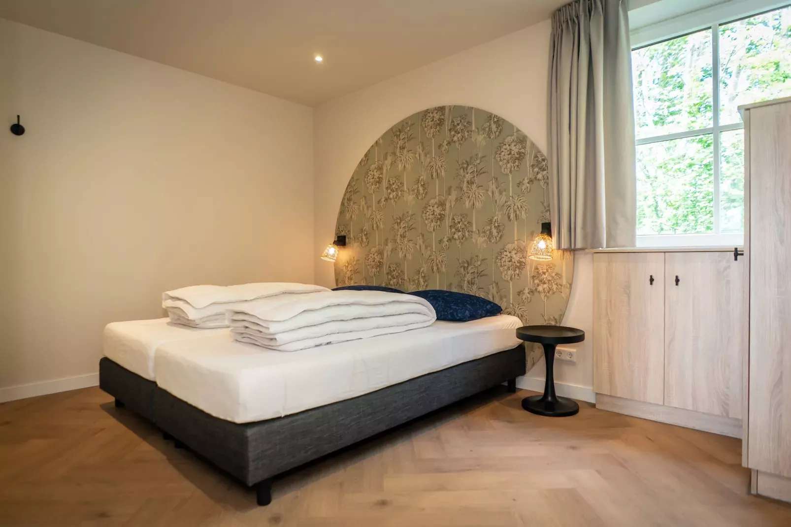 So What 25a-Bedroom