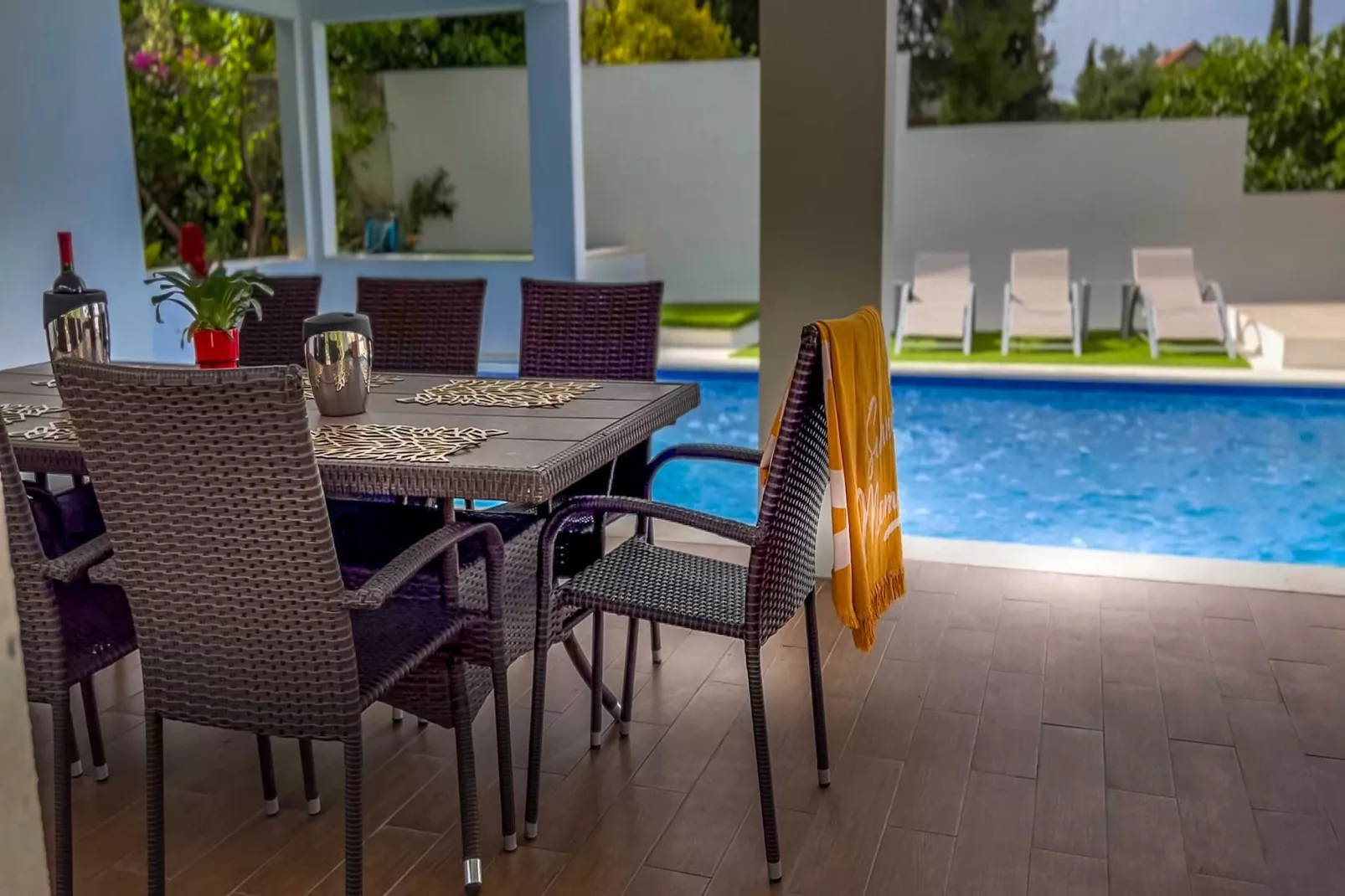 Villa Luciana Residence - Five-Bedroom Villa with Two Pools and Spa Center-Outdoor