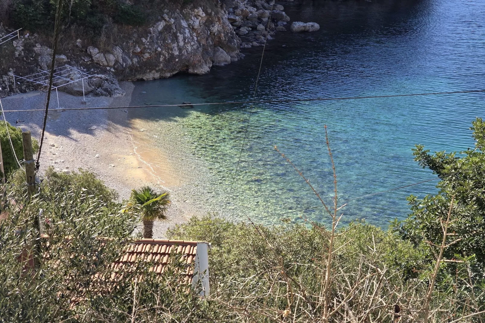 Indy's Beach Apartments- Studio Apartment with Patio and Sea View-Atmosphere