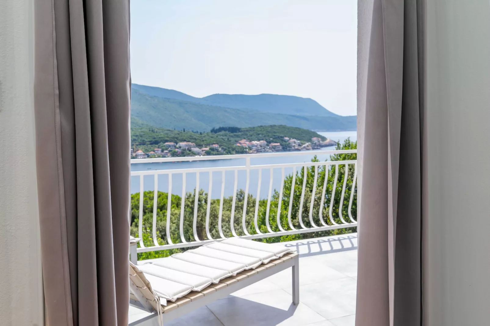 Apartment Konak - Two Bedroom Apartment with Terrace and Sea View-Terrace balcony