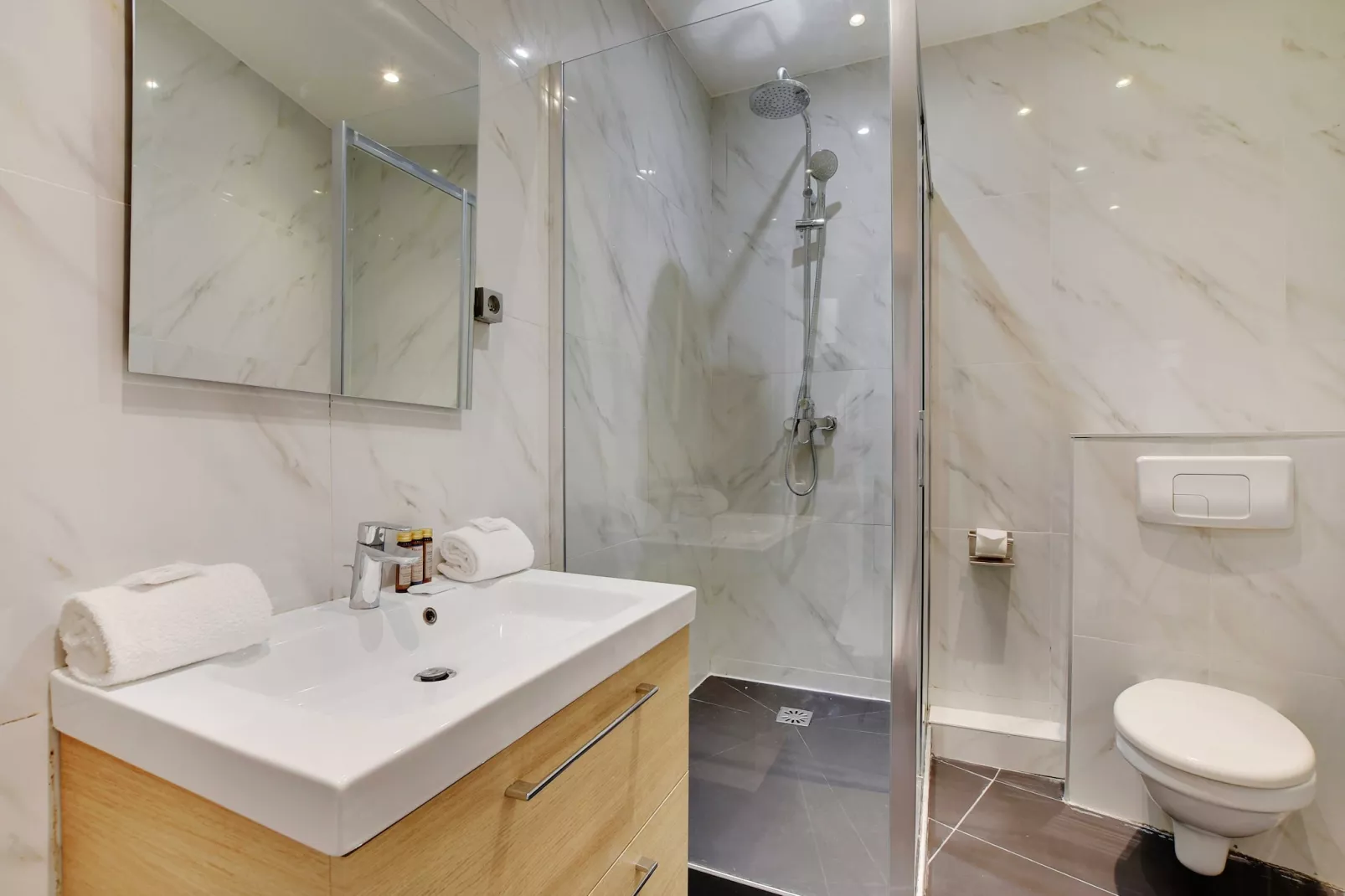 AK-4-MORNAY-II-Bathroom