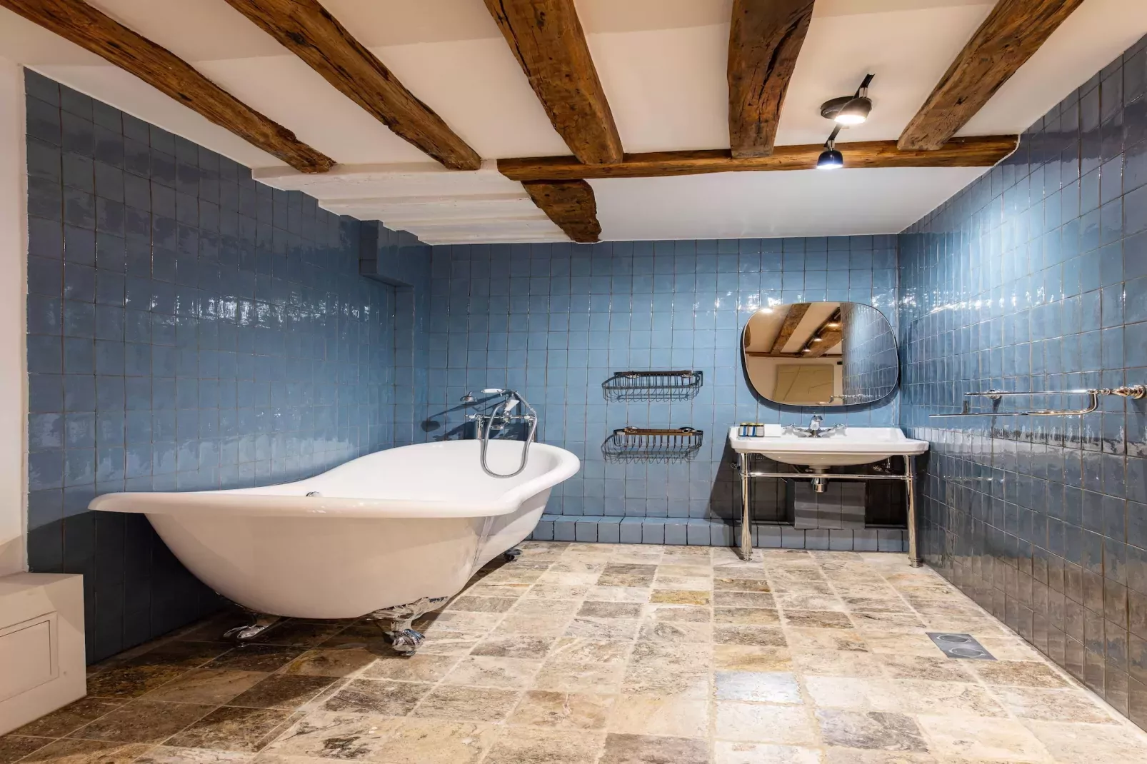 EC-2-COMMINES-Bathroom