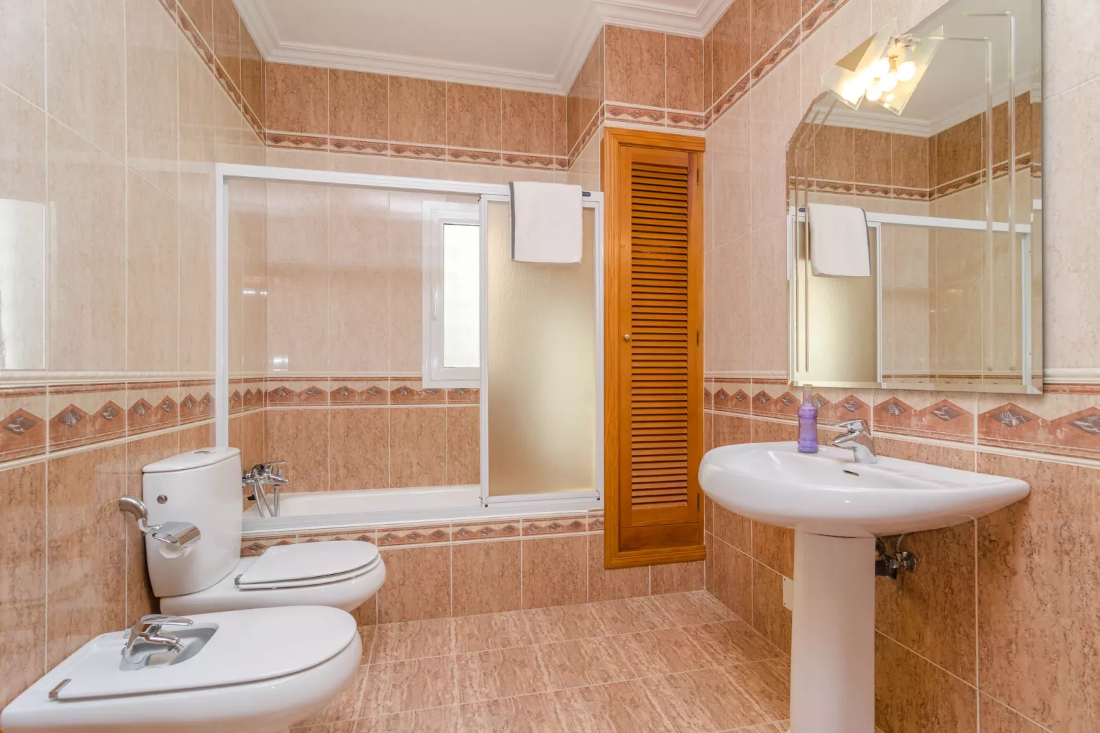 Es Port-Bathroom