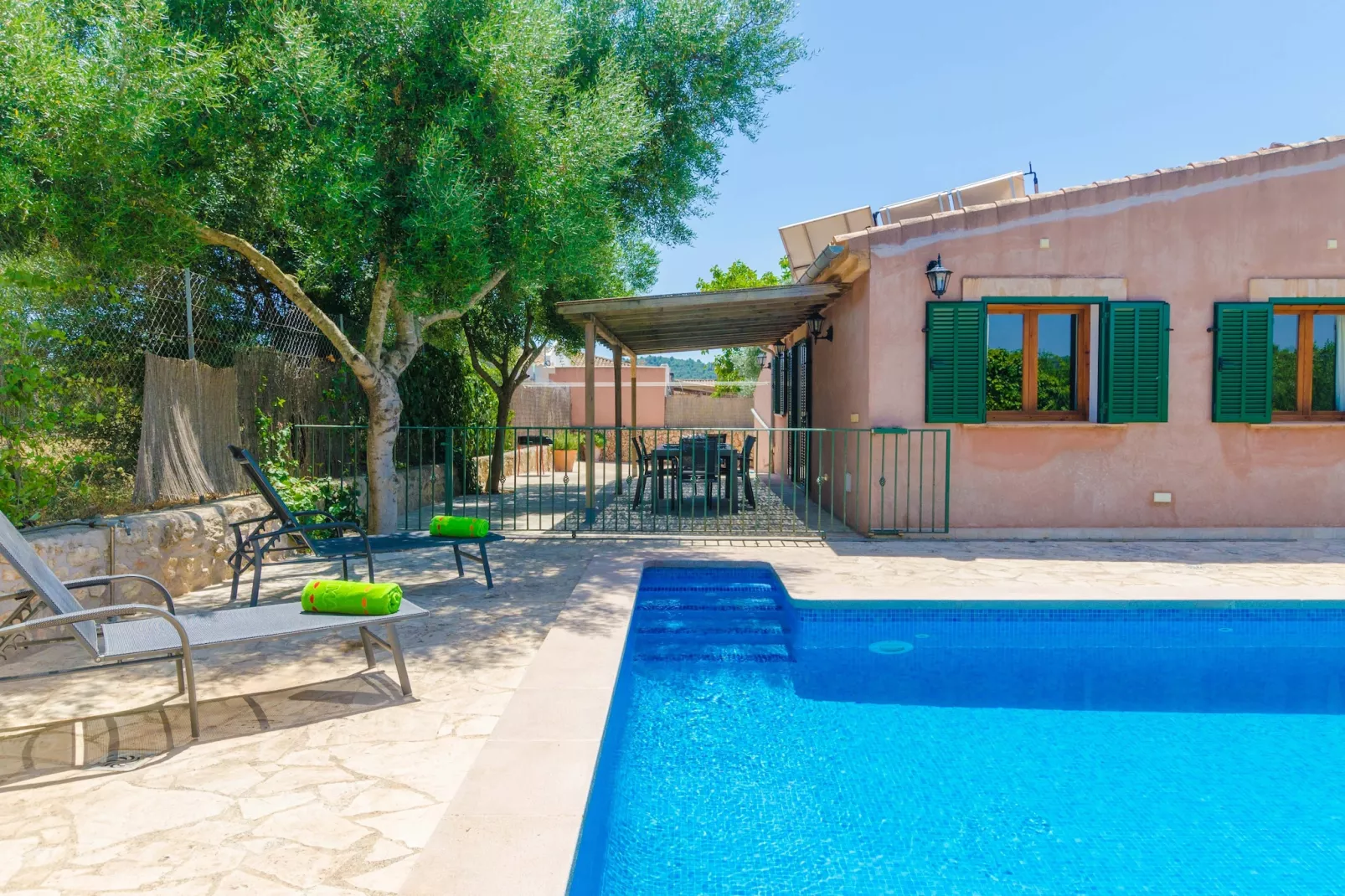Son Frau-Exterior summer