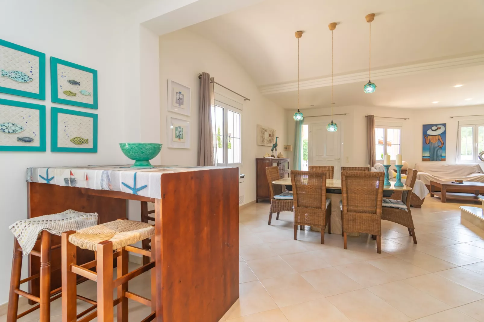 Espaiosa-Dining room