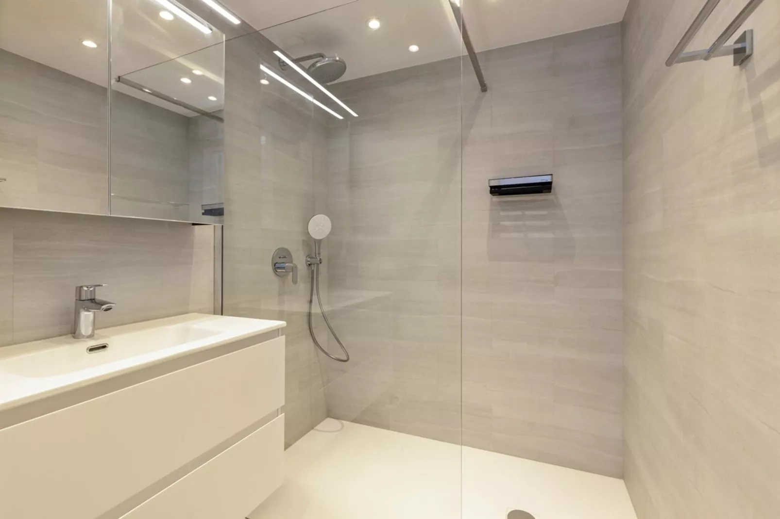 EVELYN - BLALICIA / 1B-Salle de bain
