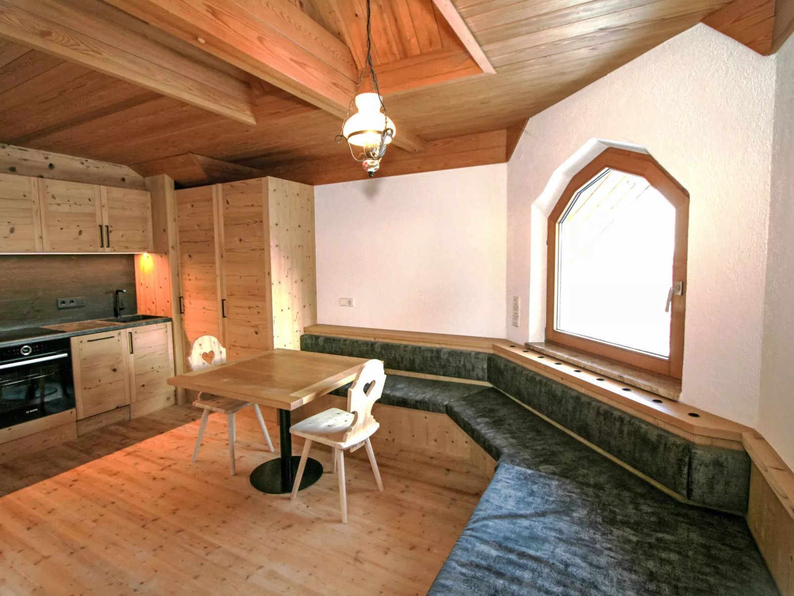 Data.Castle - Ski in Ski out-Inside