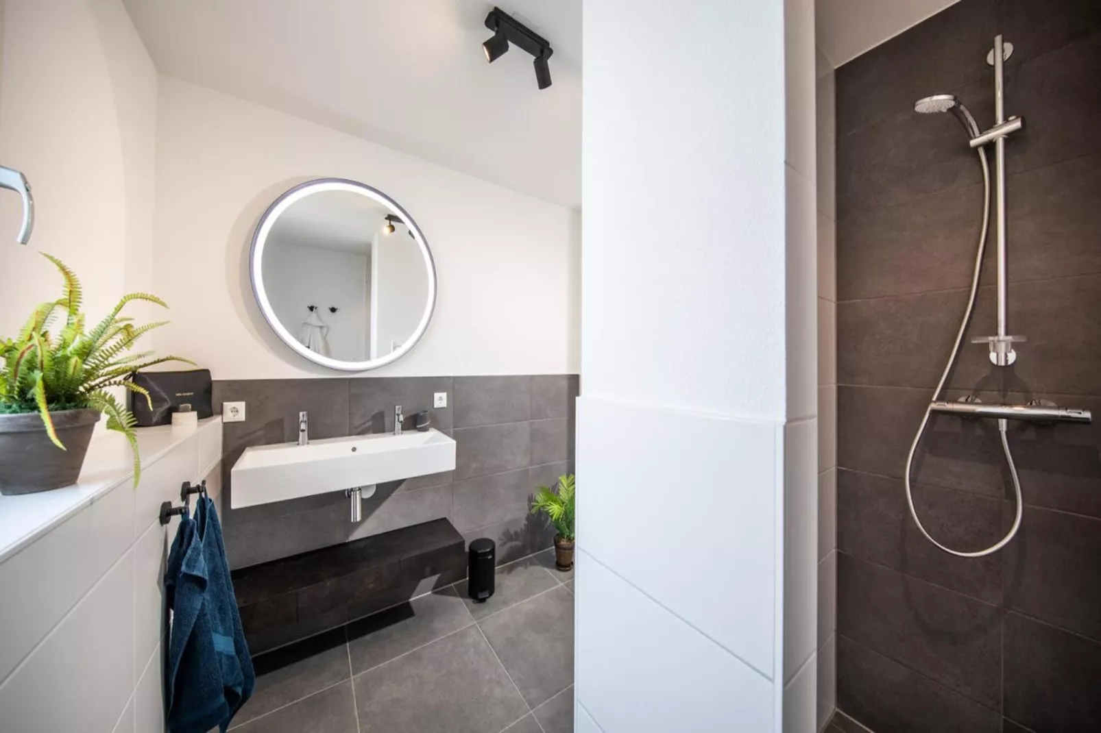 Wellness 12p-Bathroom