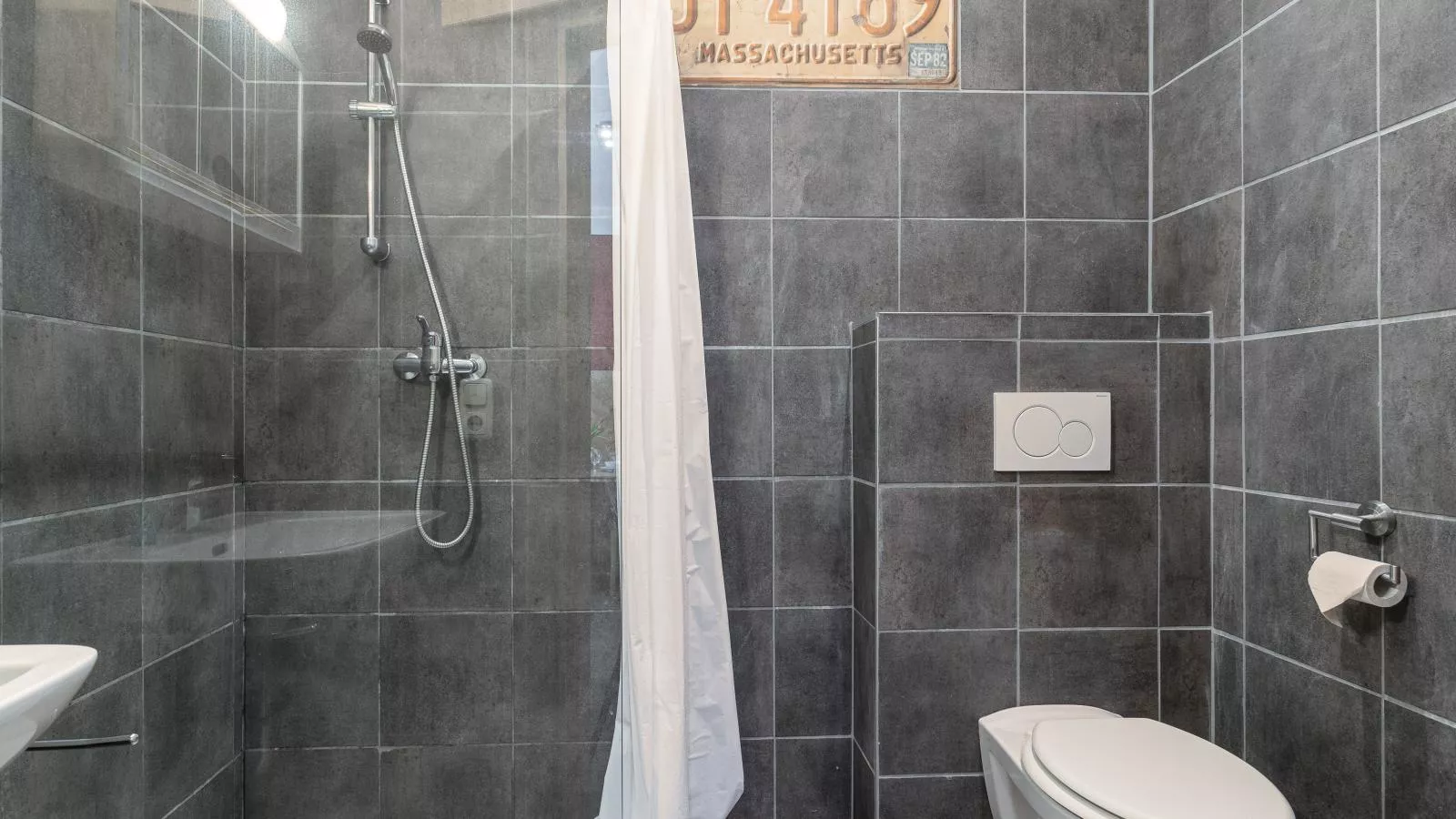Schweizerhof Edelweiß-Bathroom