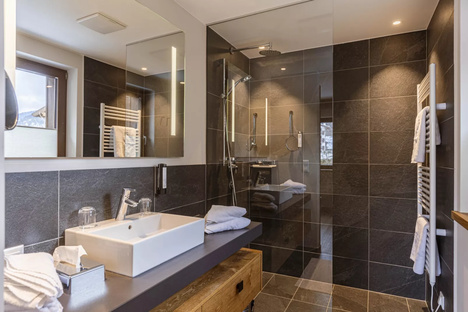 Bergresort Zugspitze Ehrwald 08-Bathroom