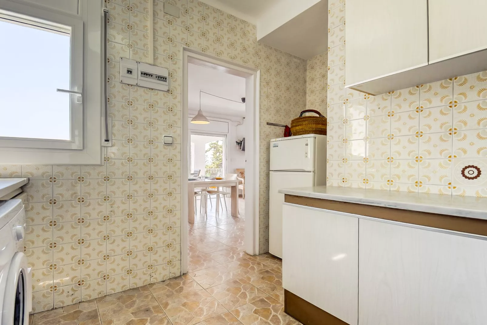 STA BARBARA 9 1 Roses-Kitchen
