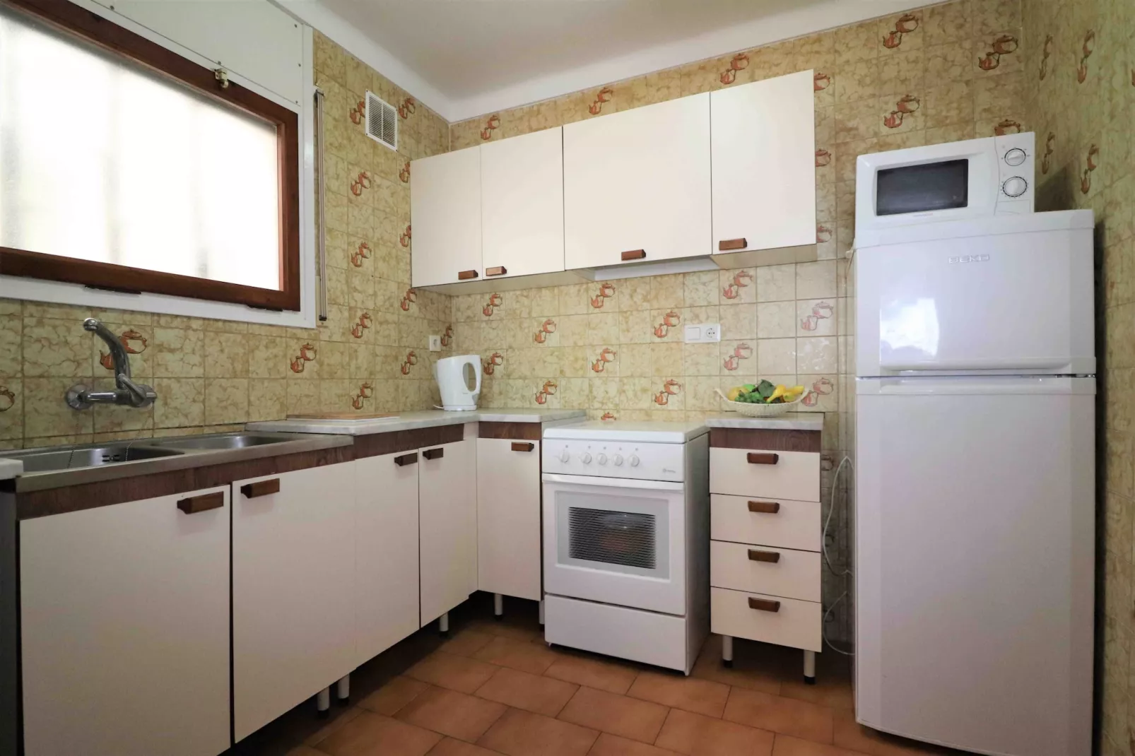 DULCE VIDA 2 B1 Roses-Kitchen