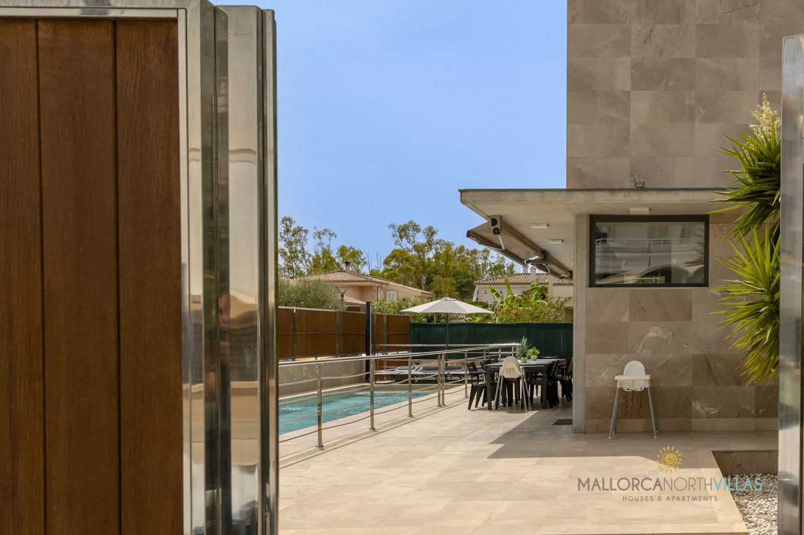 VILLA IOLA IDEAL PARA FAMILIAS A 150M DE LA PLAYA-Pool