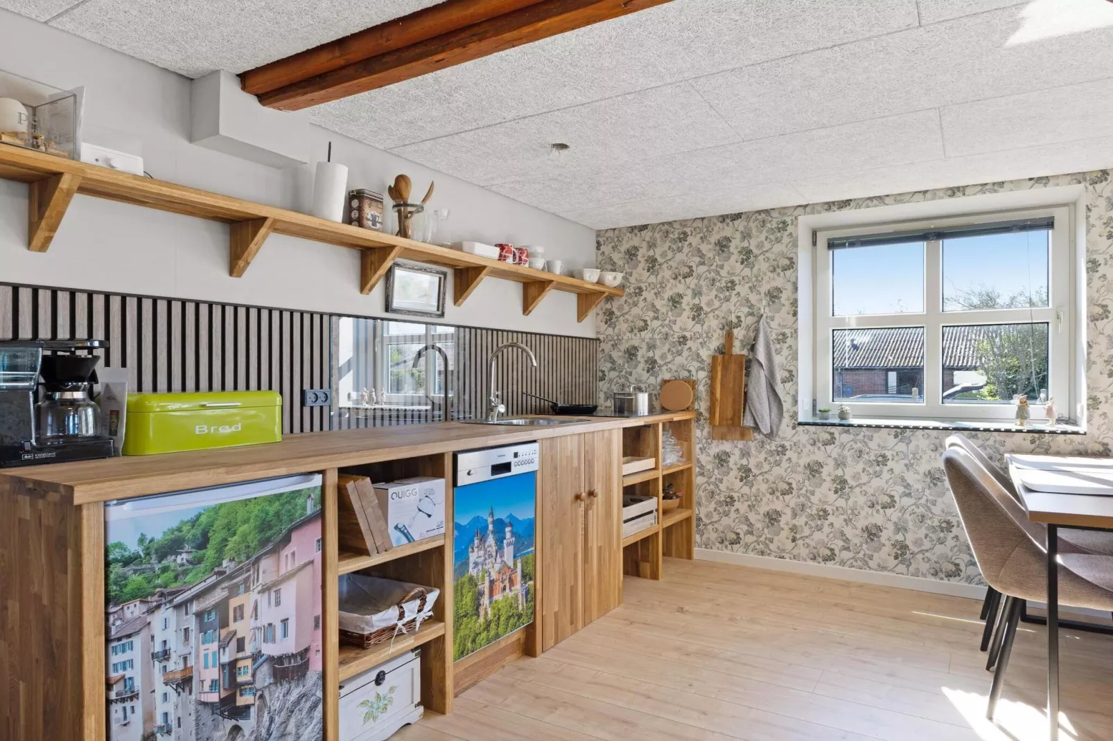 Coastal Charm: Cozy Holiday Home in Lokken-Indoor