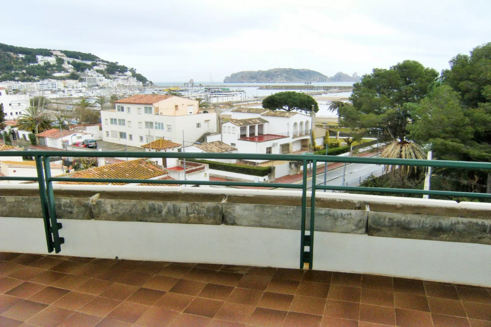 MEDES PARK II 4-3-Terrace
