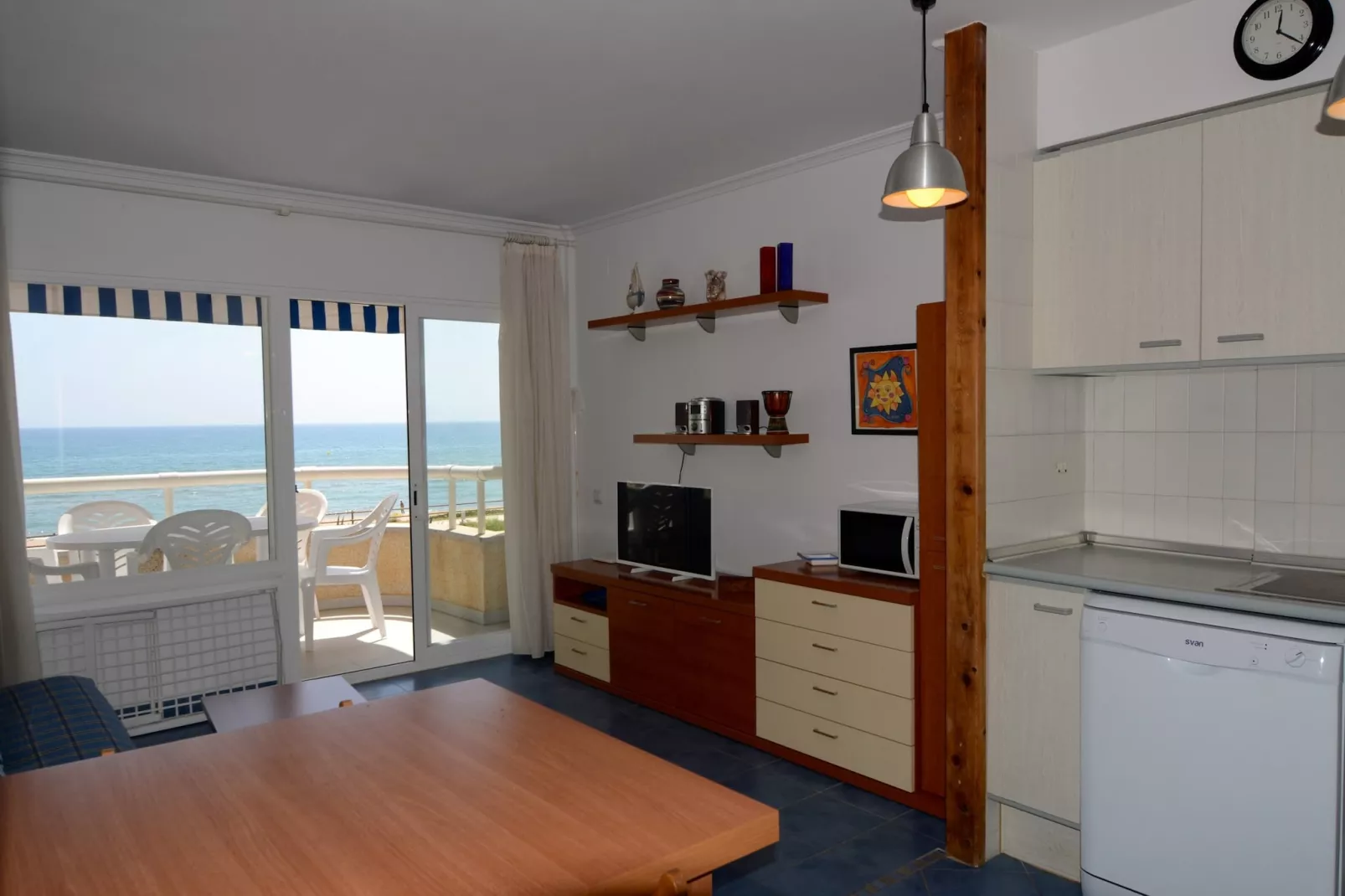 MANUREVA VII 2-A-Kitchen