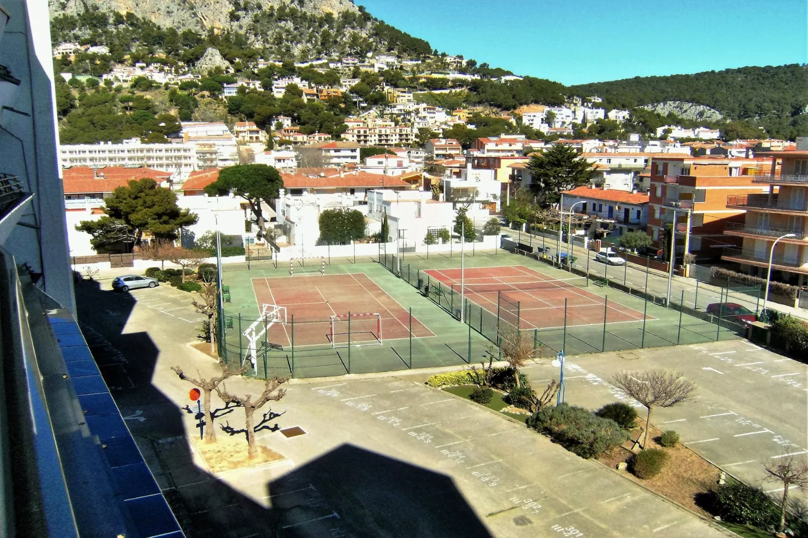 ROCAMAURA IV 1-8-Park facilities