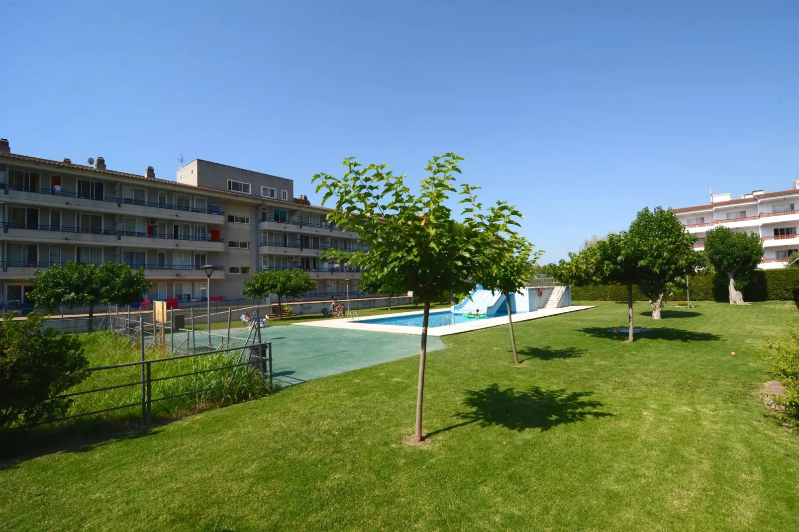 BLAU PARK 126-Gardens summer