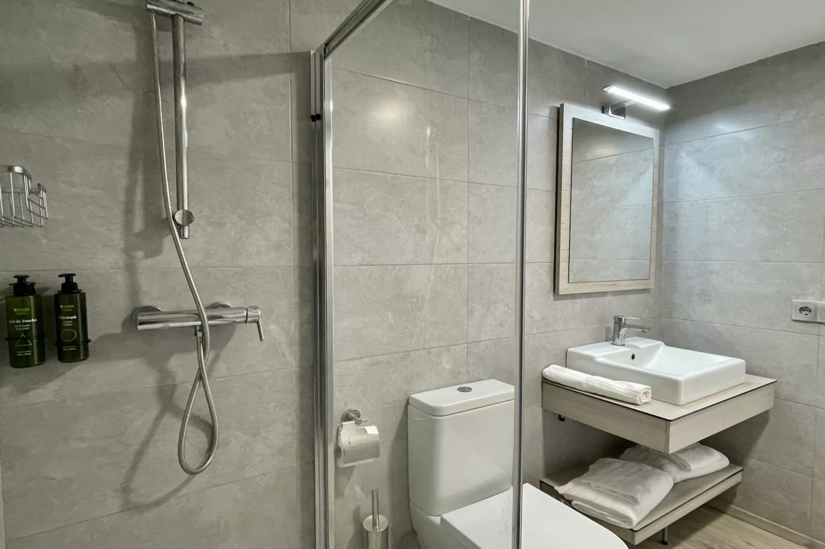 FESTASTAR 405-Bathroom