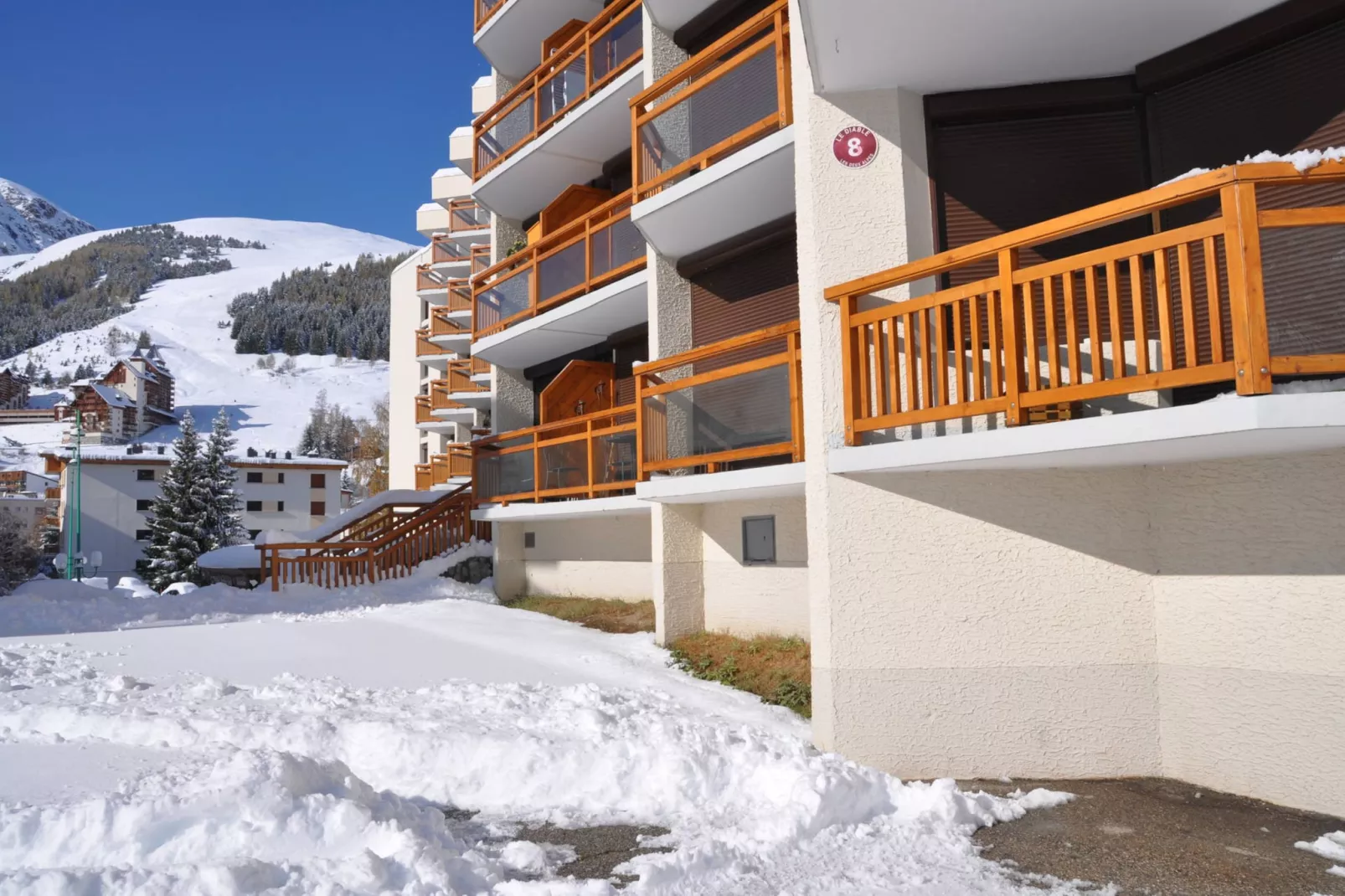 3300 N°20 - 2P6-Outdoor