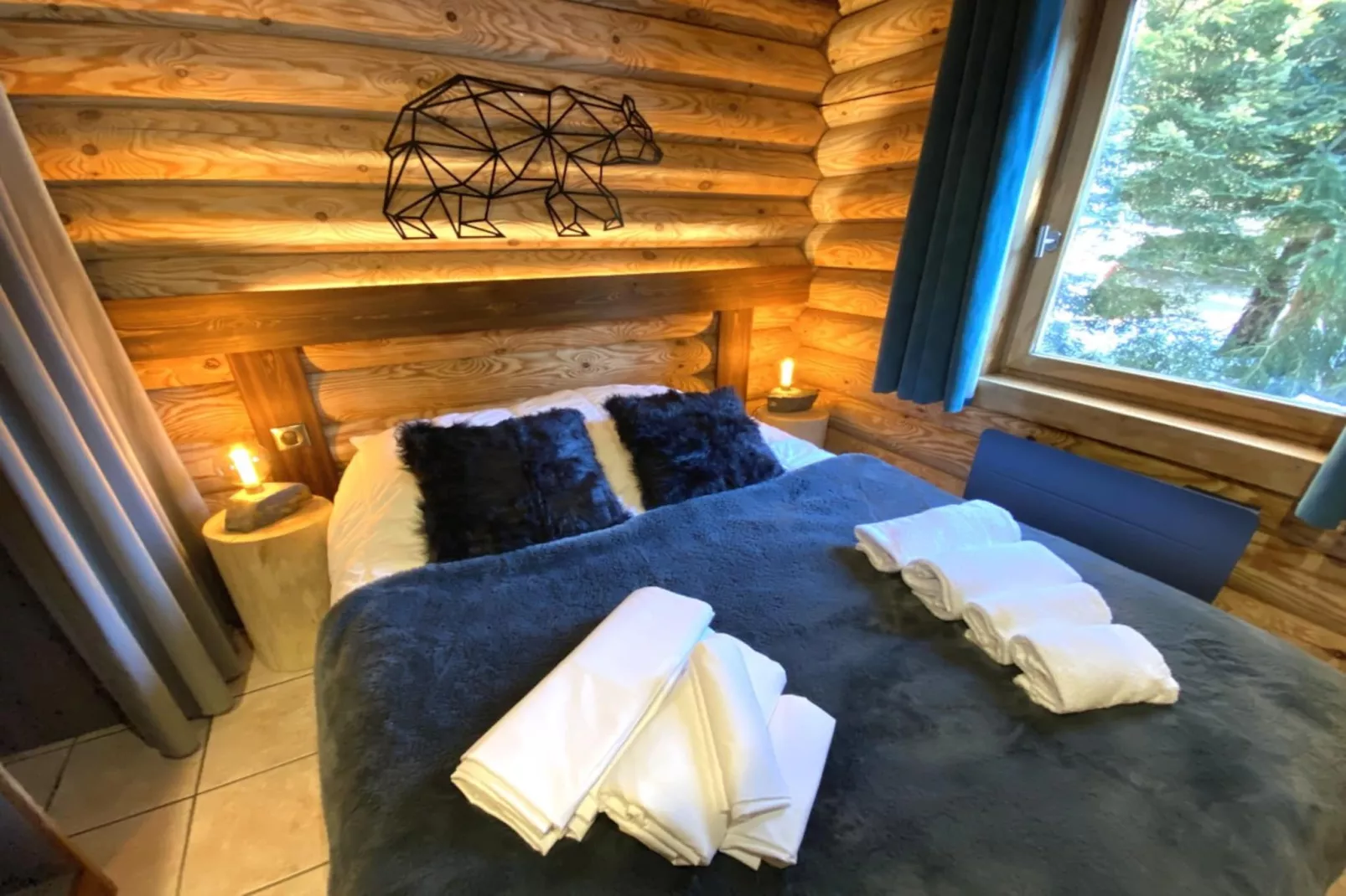 L'OURS NOIR Chalet en rondins-Schlafzimmer