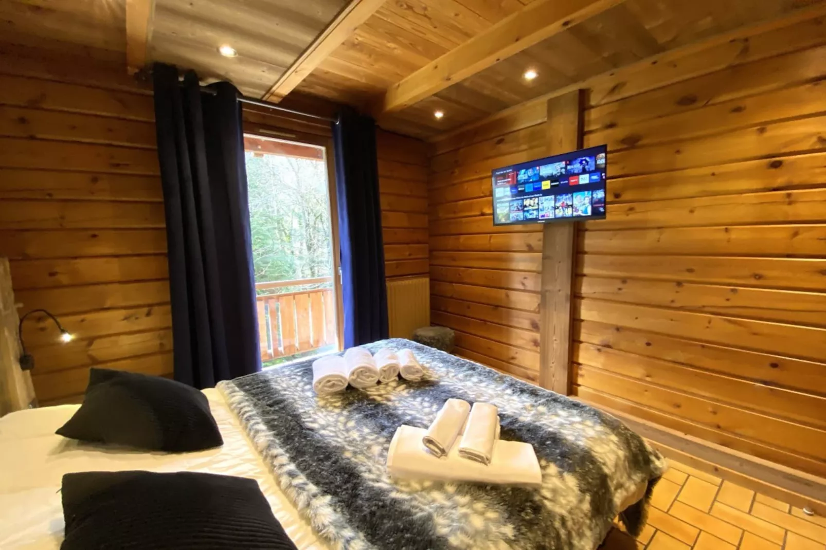 LE RENARD  Chalet en bois au calme-Bedroom