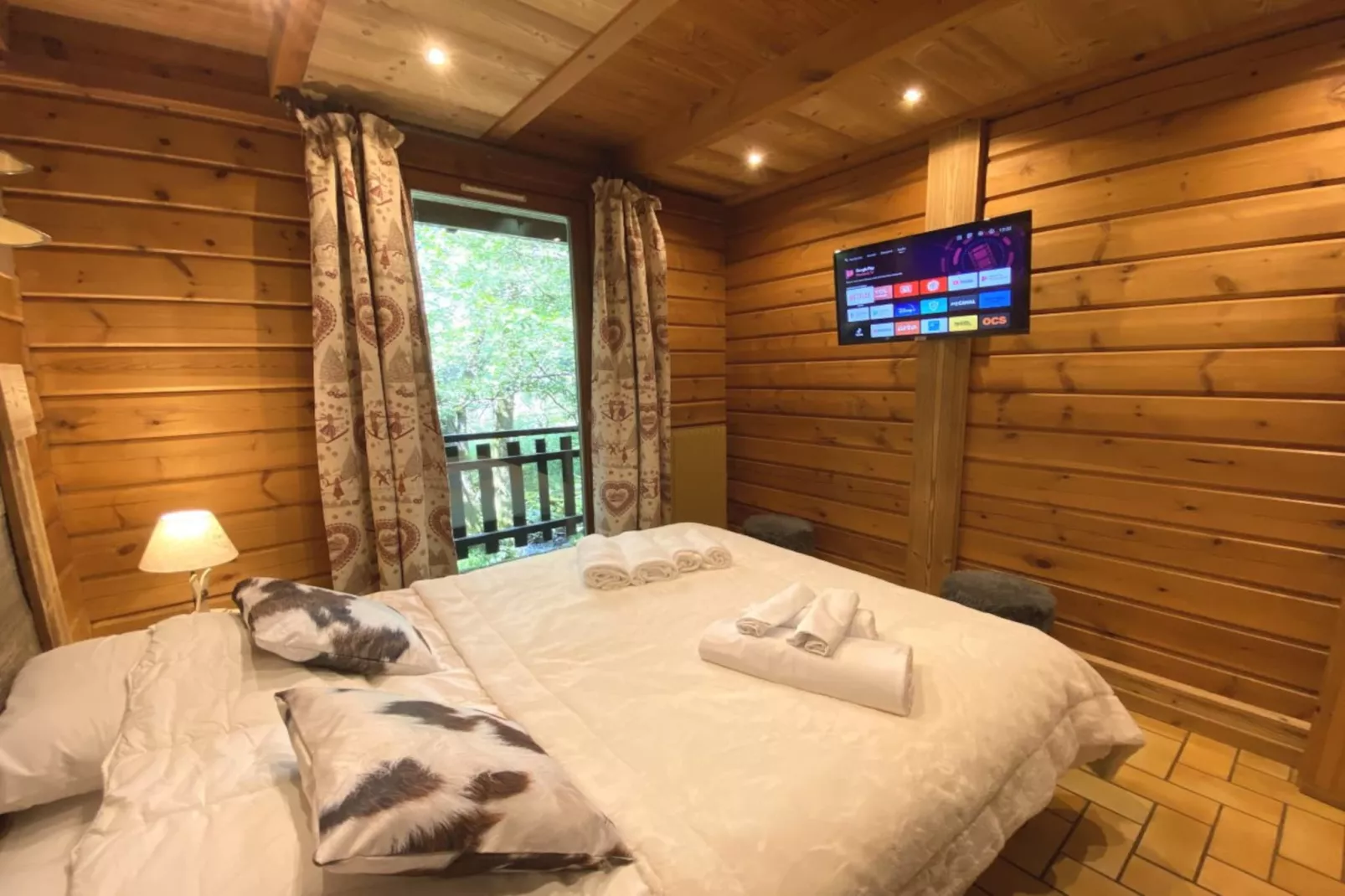 LE MONTAGNARD Chalet en bois-Bedroom
