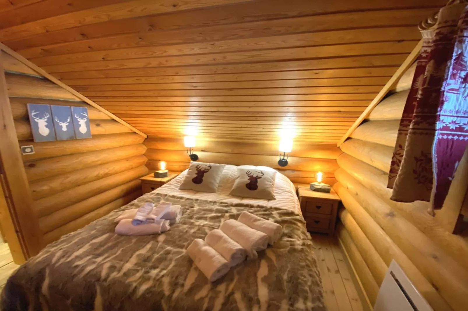LE GRAND CERF  Chalet en rondins avec SPA Jacuzzi-Schlafzimmer