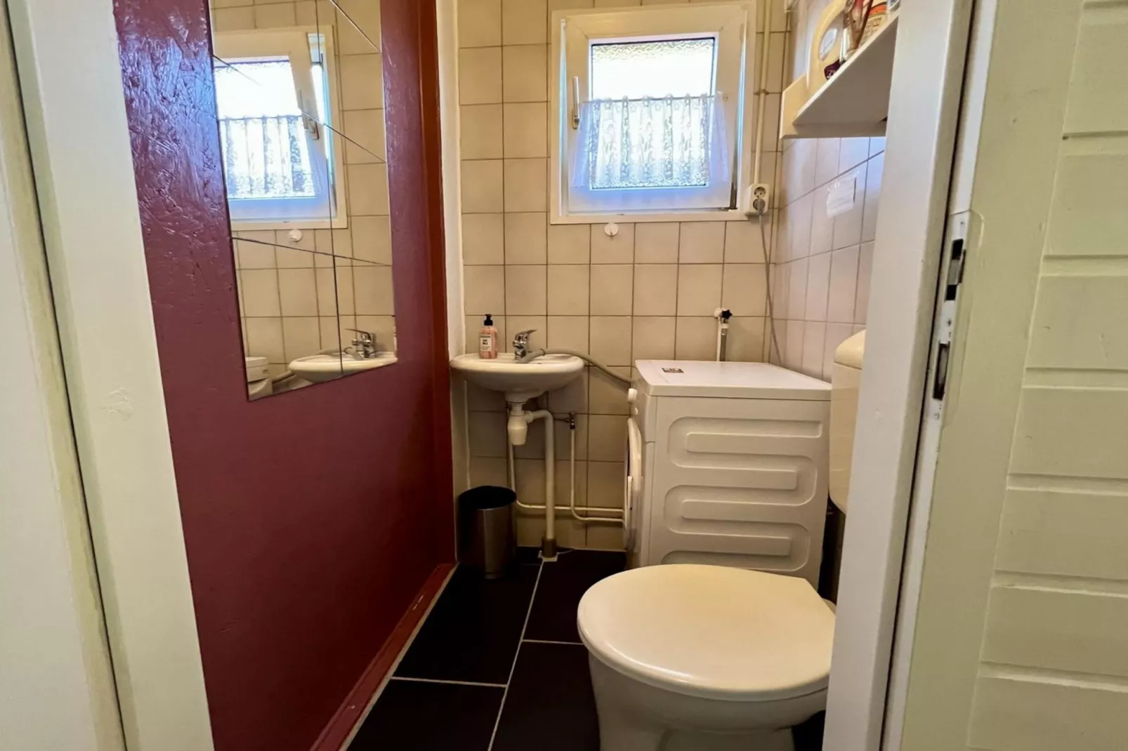 Eureka 022-Bathroom