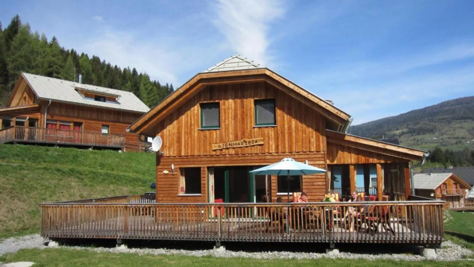 Sjenharieja-Exterior summer