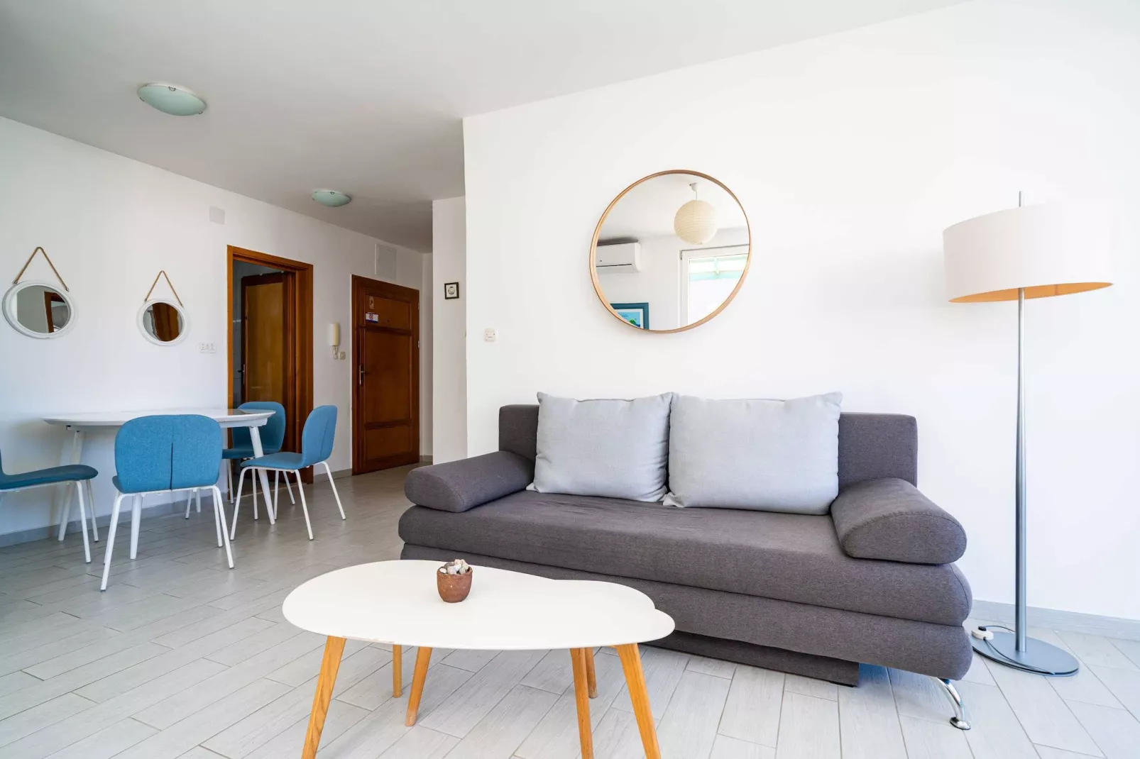 Apartment Radovan - One-Bedroom Apartment with Balcony and Sea View-Wohnzimmer