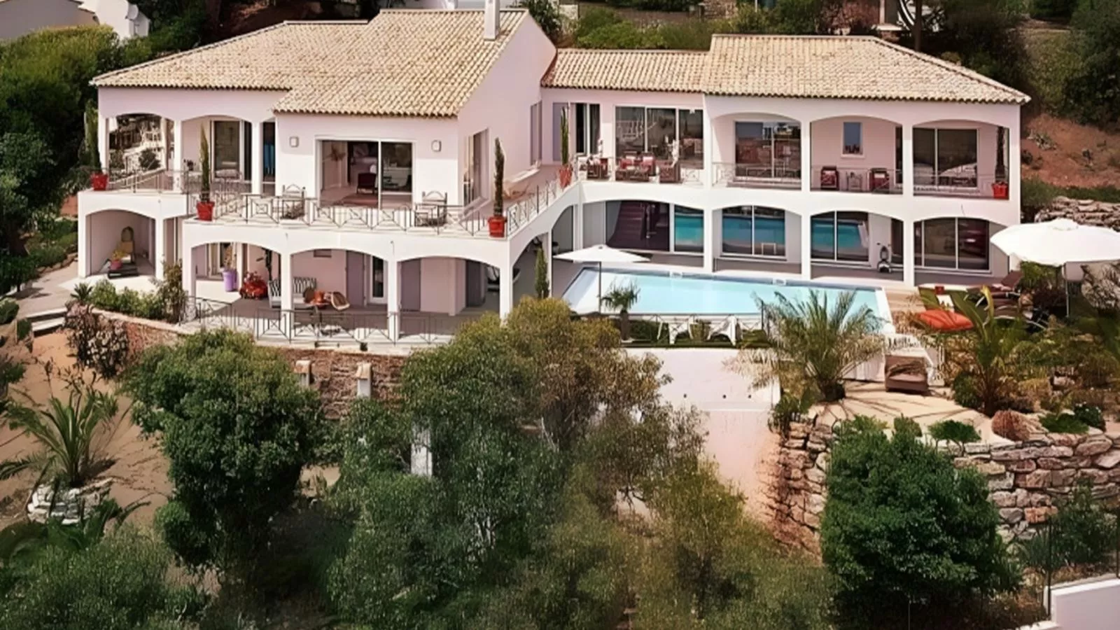 La Meréveil-Exterior summer