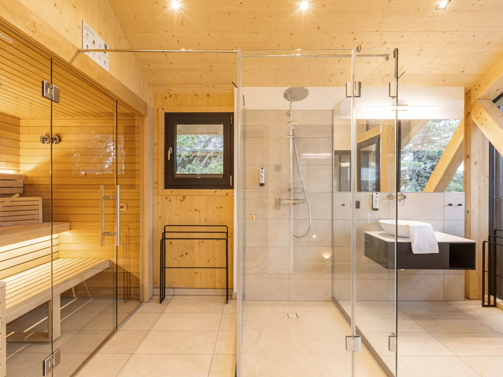 Superior #15 mit Sauna & Hot Tub-Inside