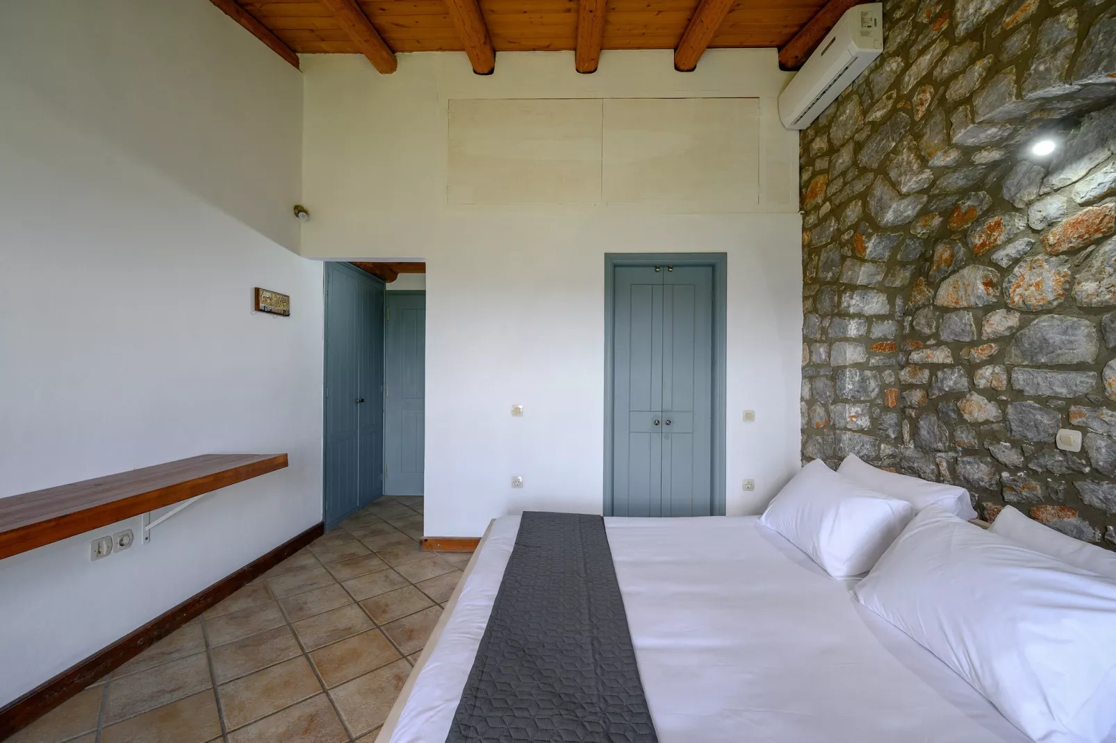 Manousaki-Bedroom