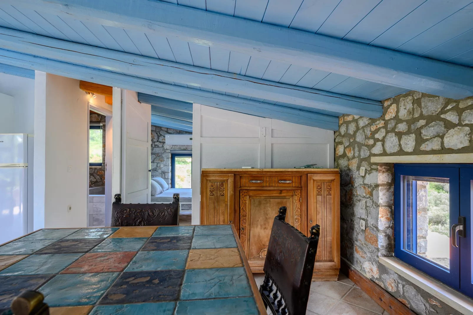 Rozare-Dining room