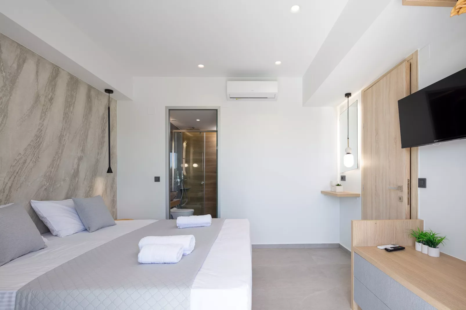 Oasis Serenity-Bedroom