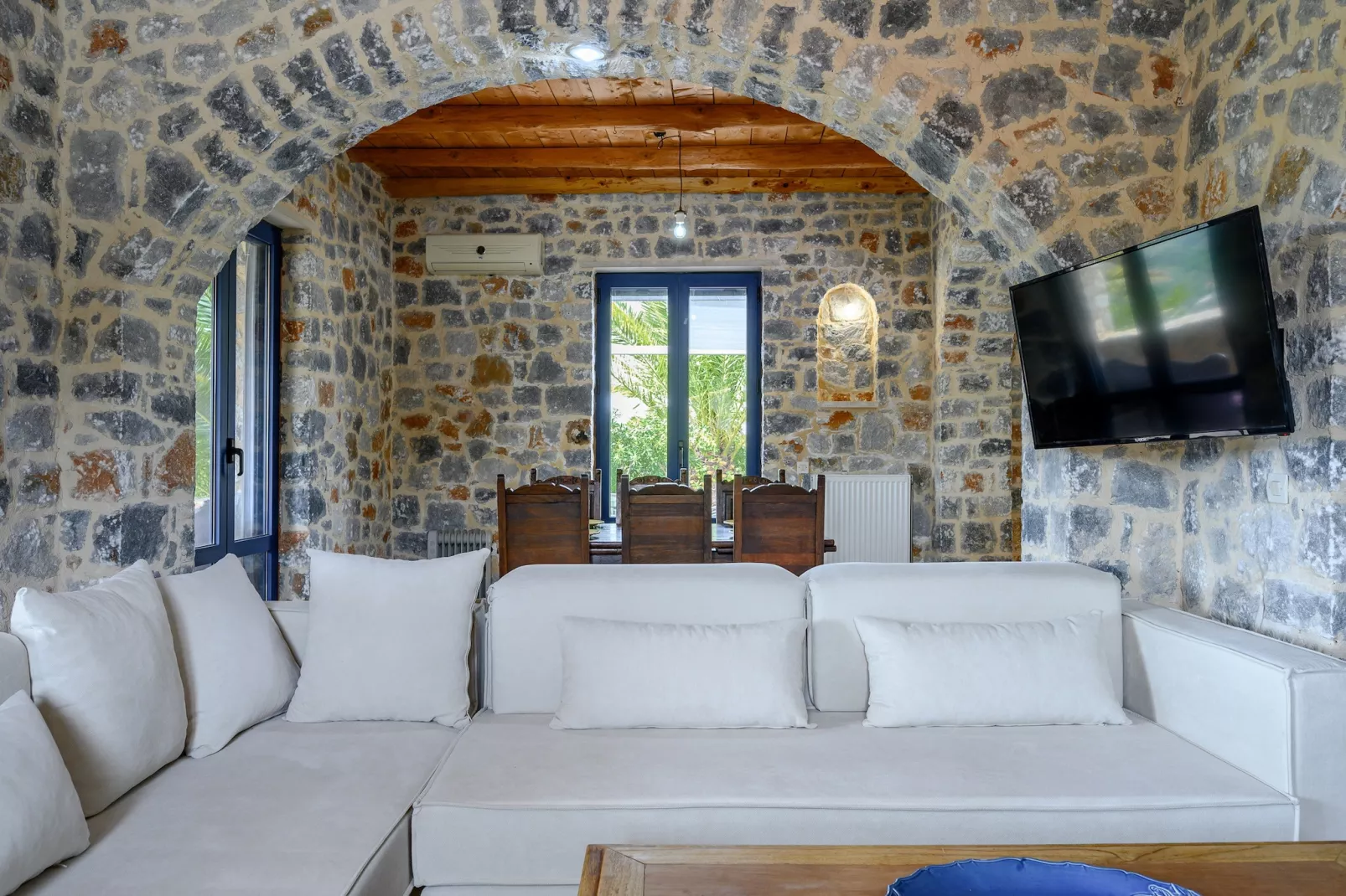 Petritis-Living room