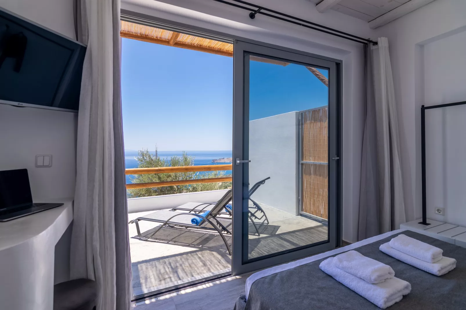 Pyrgos Exclusive 2-Bedroom