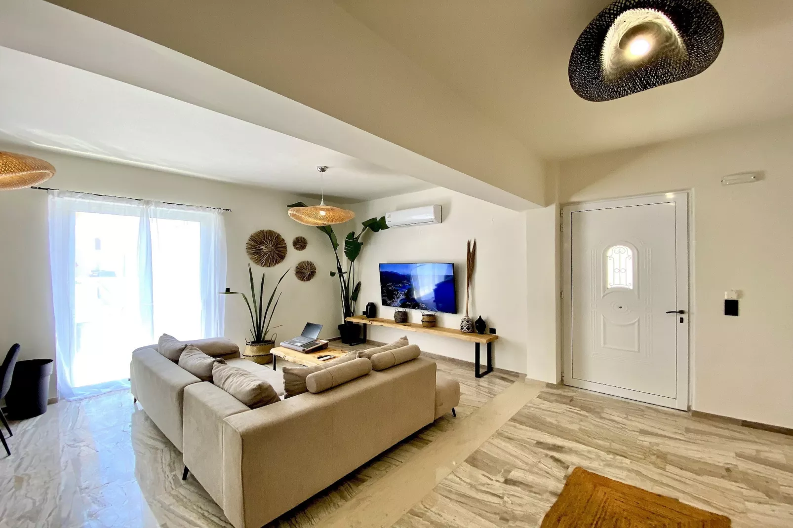 Ionias Seaside-Living room