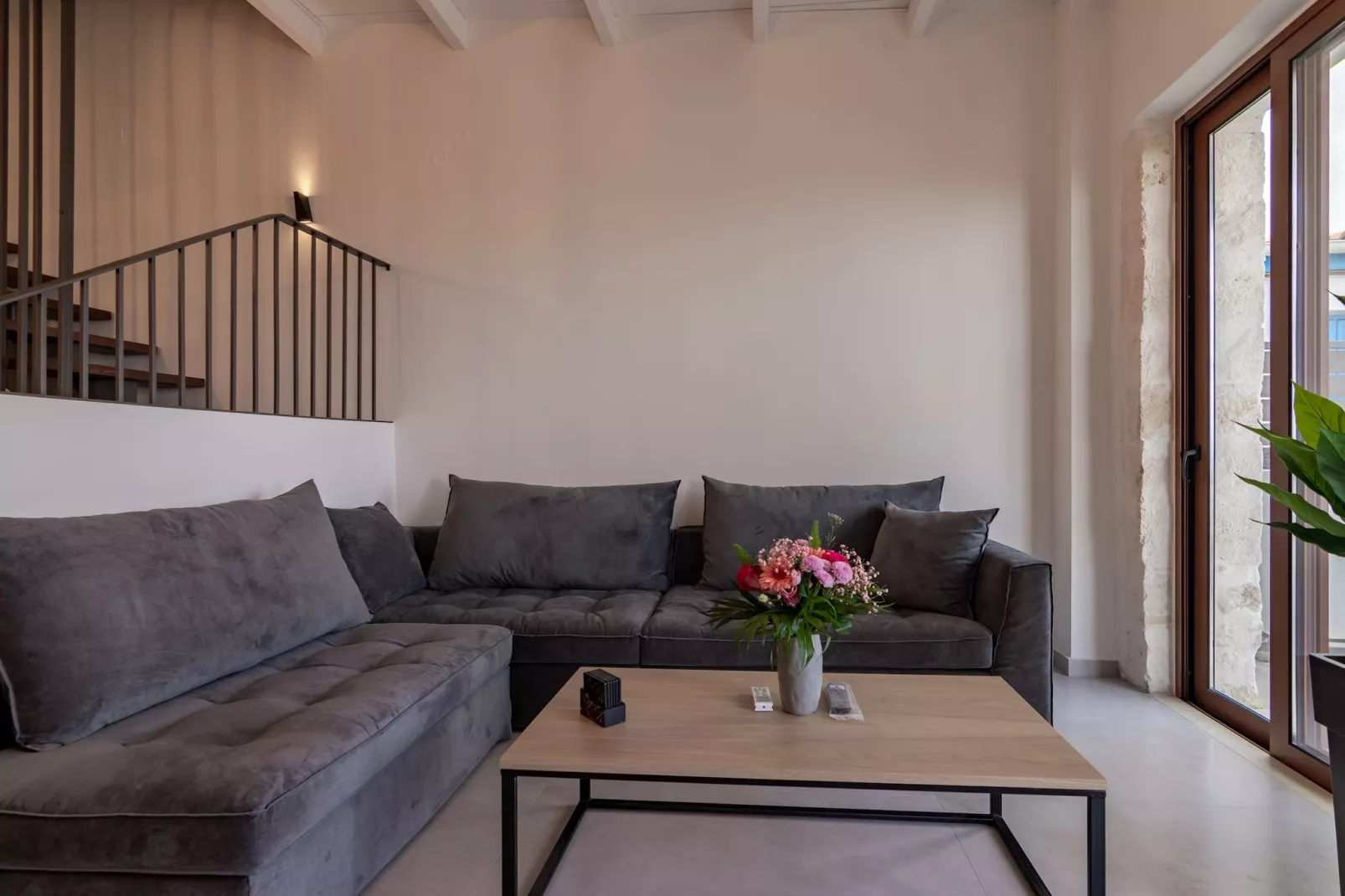 Iliahtida-Living room