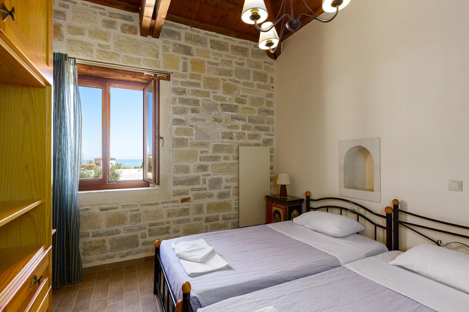 Mera-Bedroom