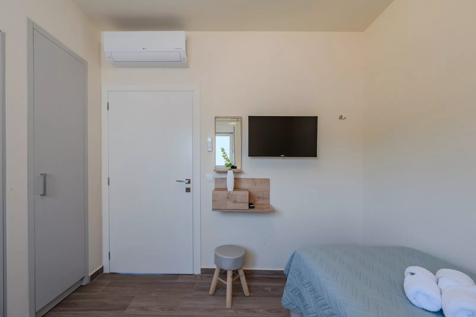 Nevelo Amethyst-Bedroom