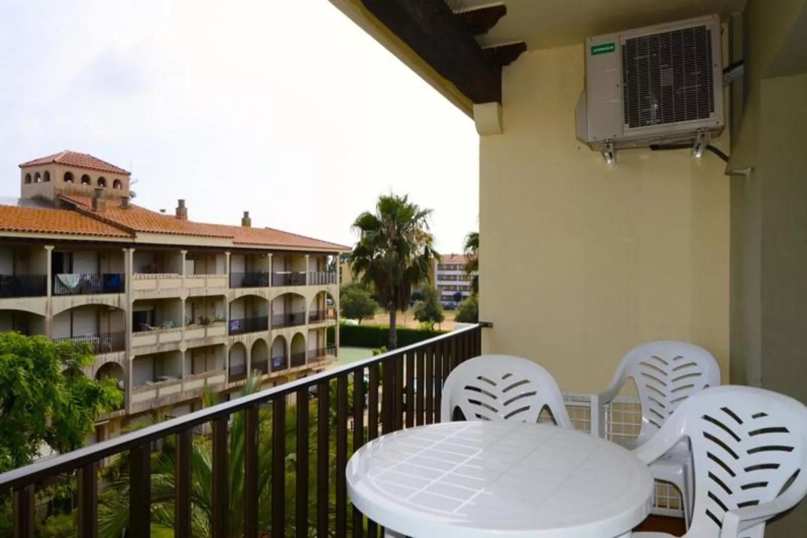 Appartements à L'Estartit-Außenbereich Sommer