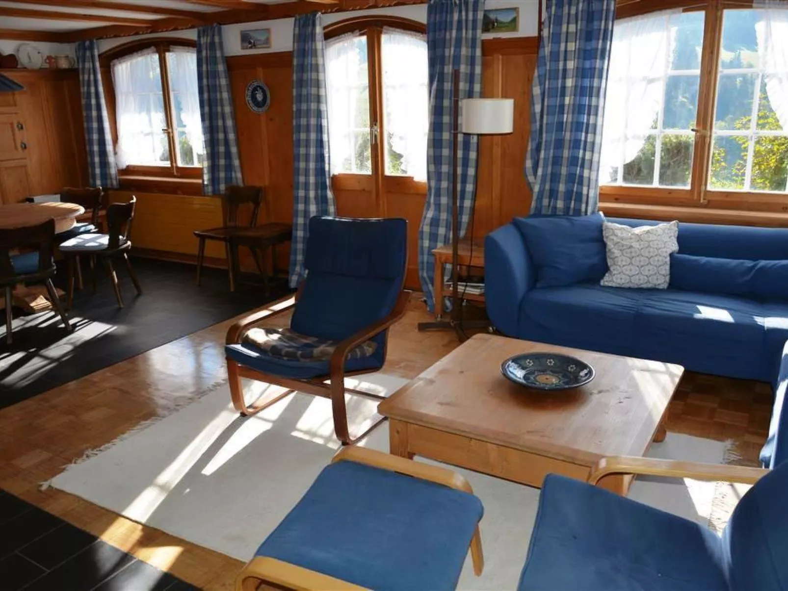 La Ruche, Chalet-Inside