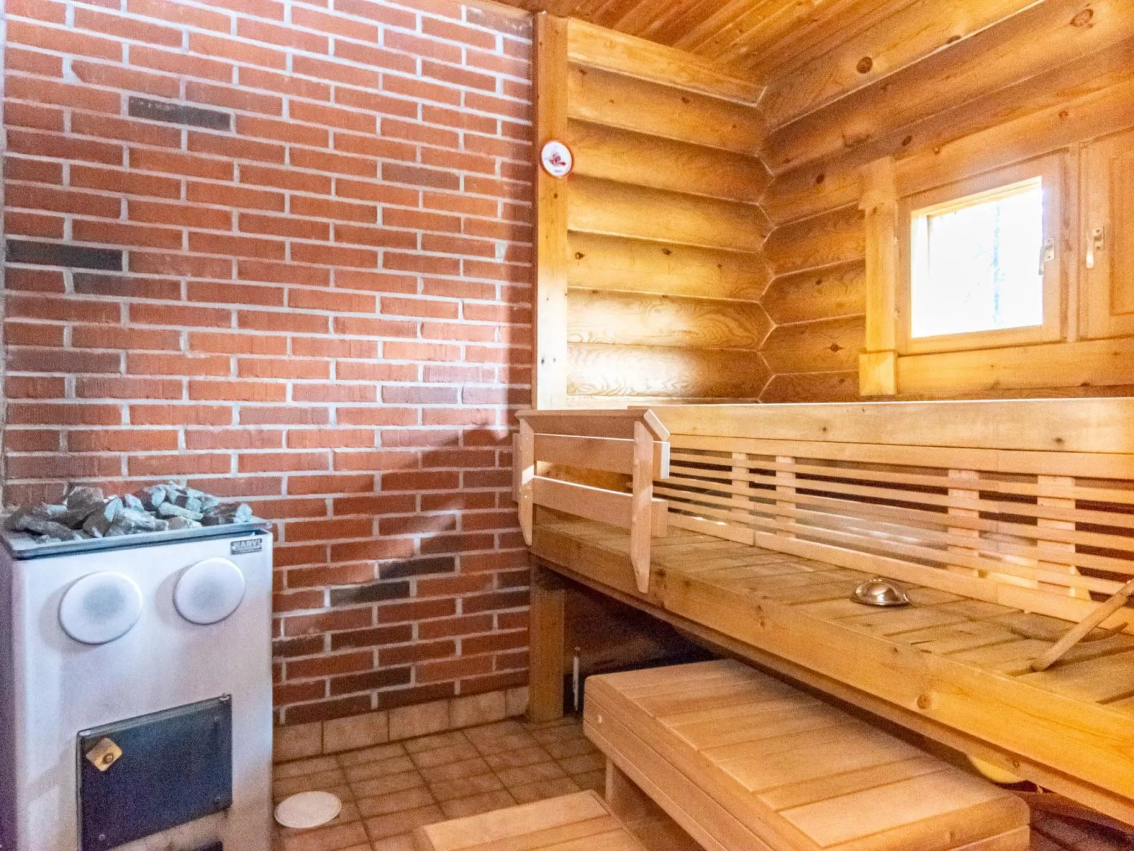 Oton kämppä-Inside