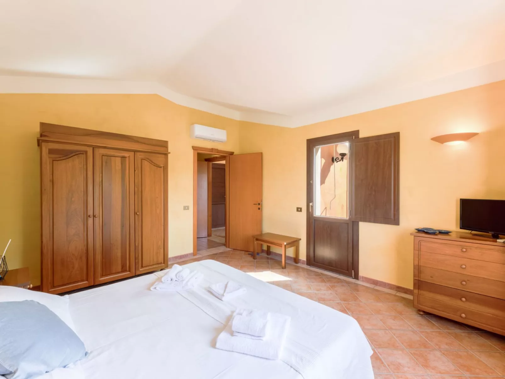Baia delle Palme-Inside