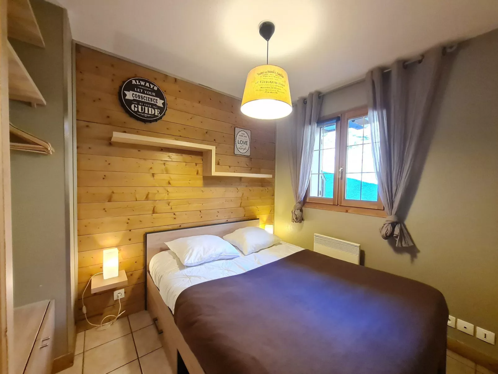 Balcons des Pistes C-Drinnen