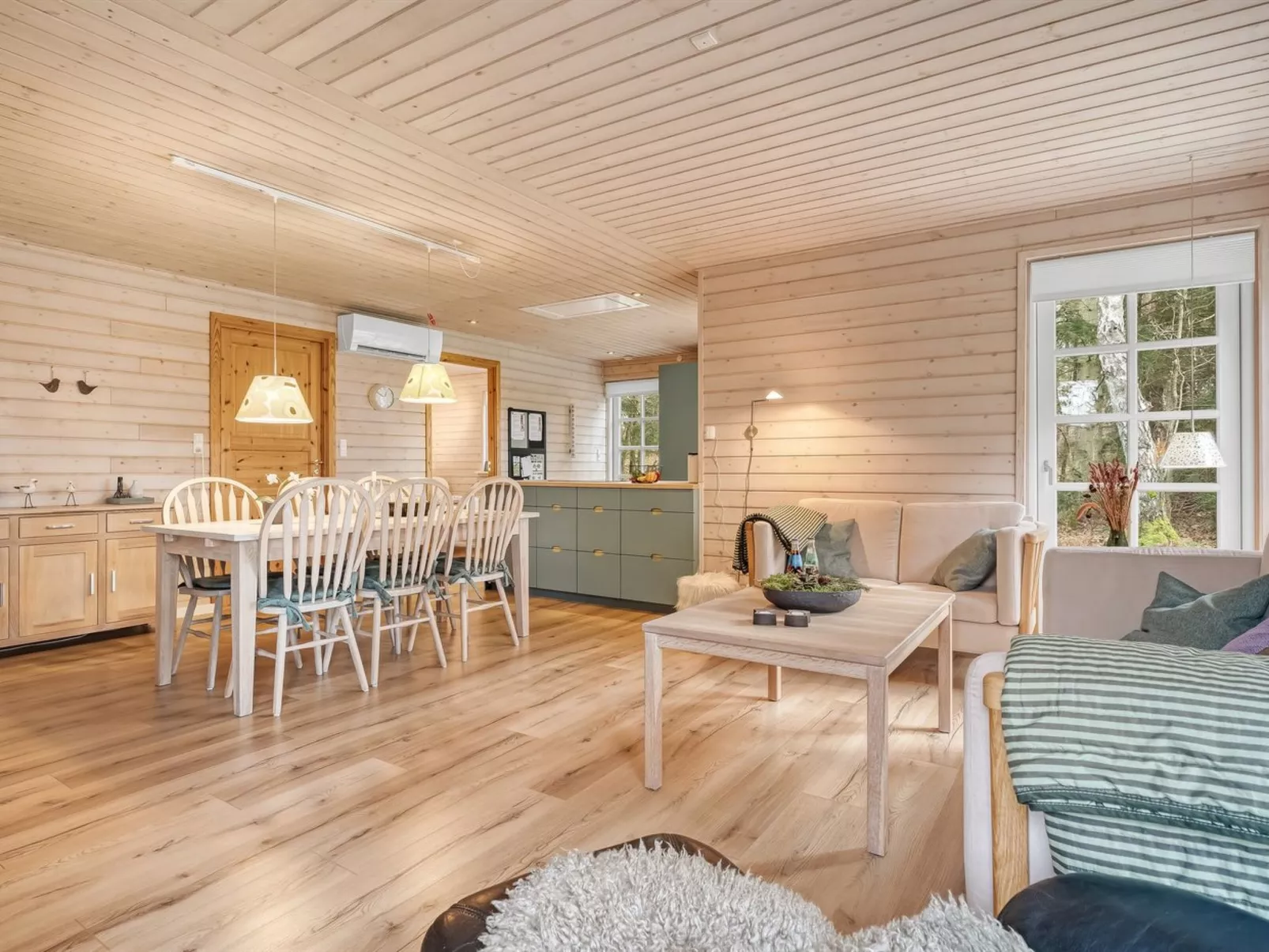 "Iorund" - 9km from the sea-Inside