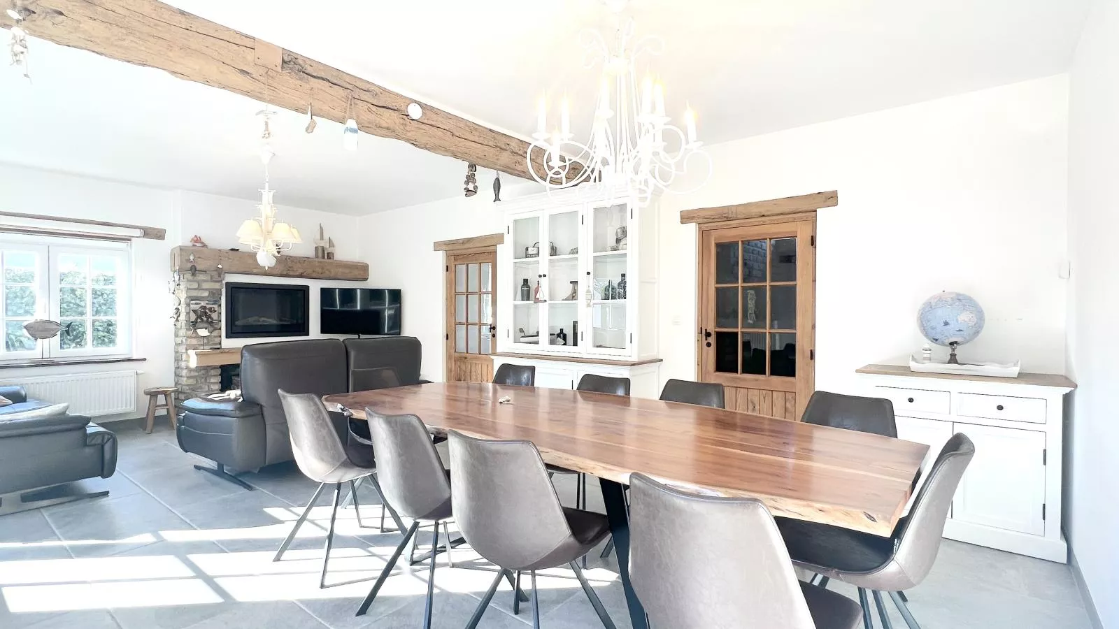 Niels-Dining room