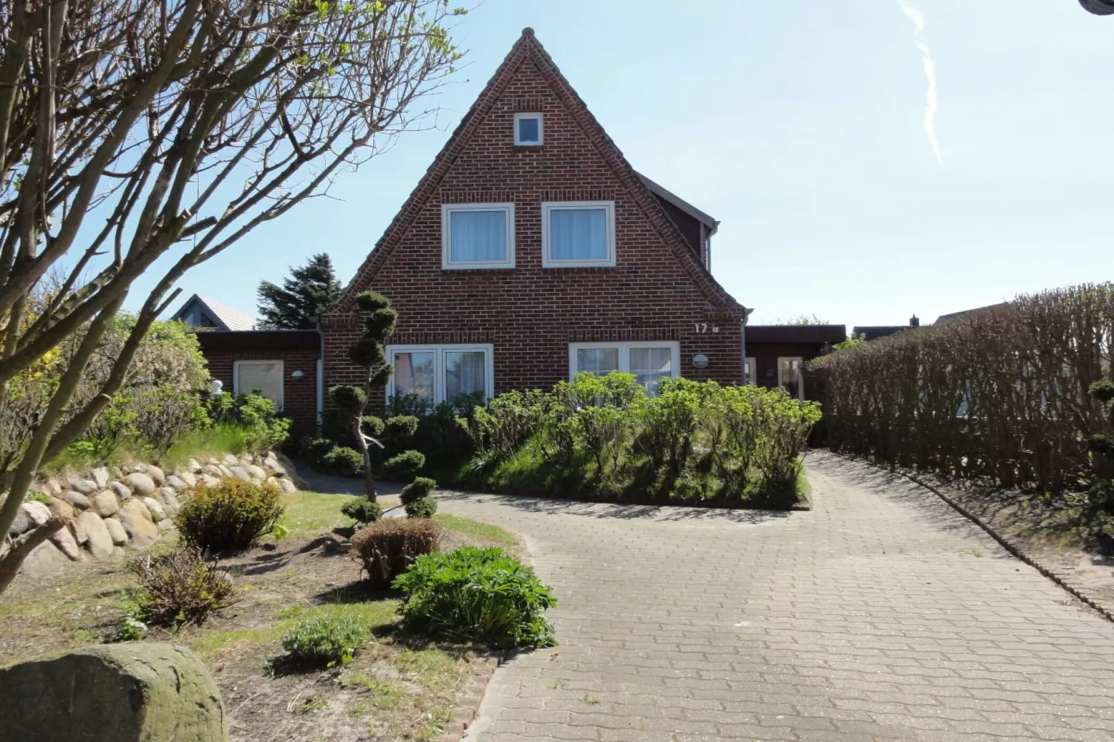 53642-Exterior summer